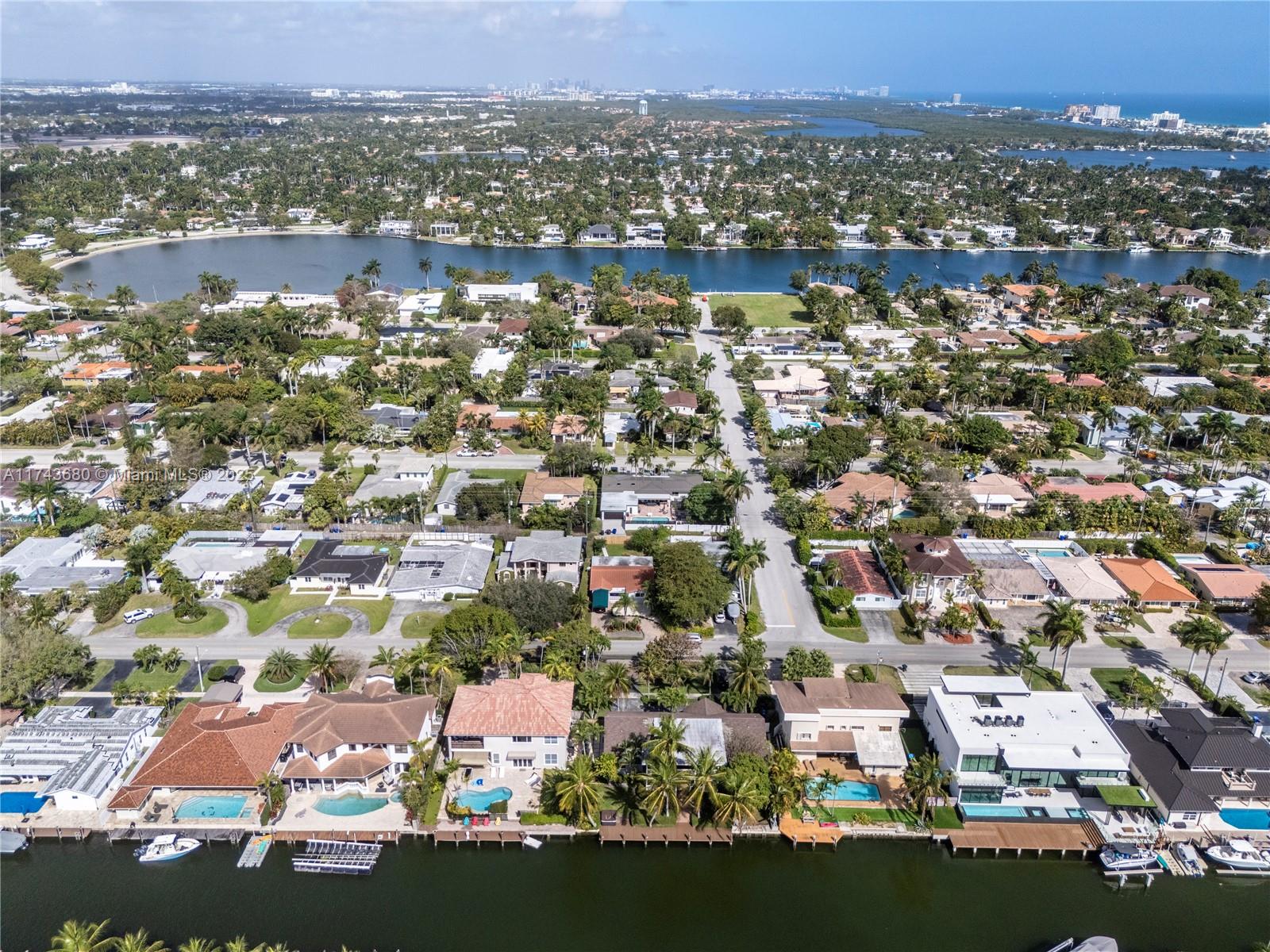 HOLLYWOOD GOLF ESTATES - Residential