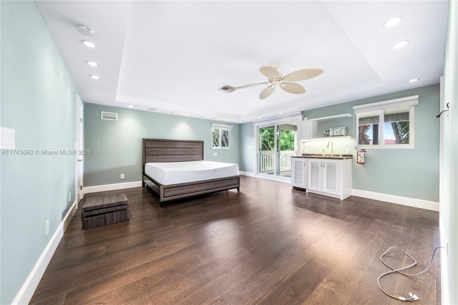 HOLLYWOOD GOLF ESTATES - Residential