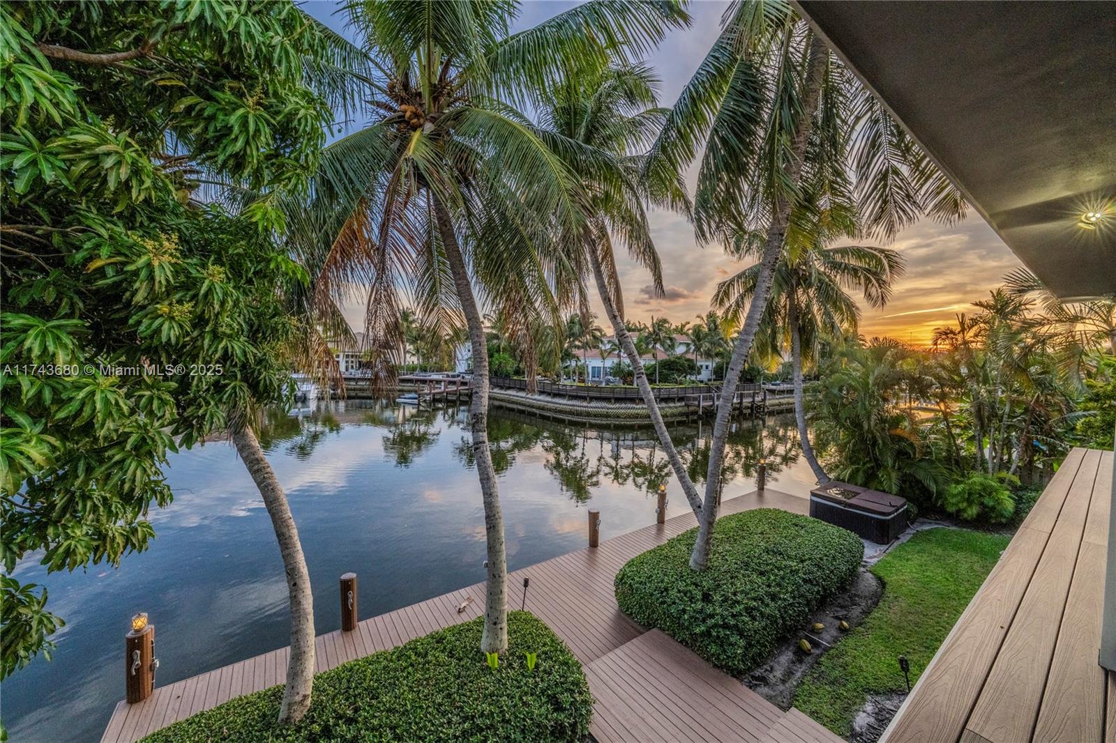 HOLLYWOOD GOLF ESTATES - Residential