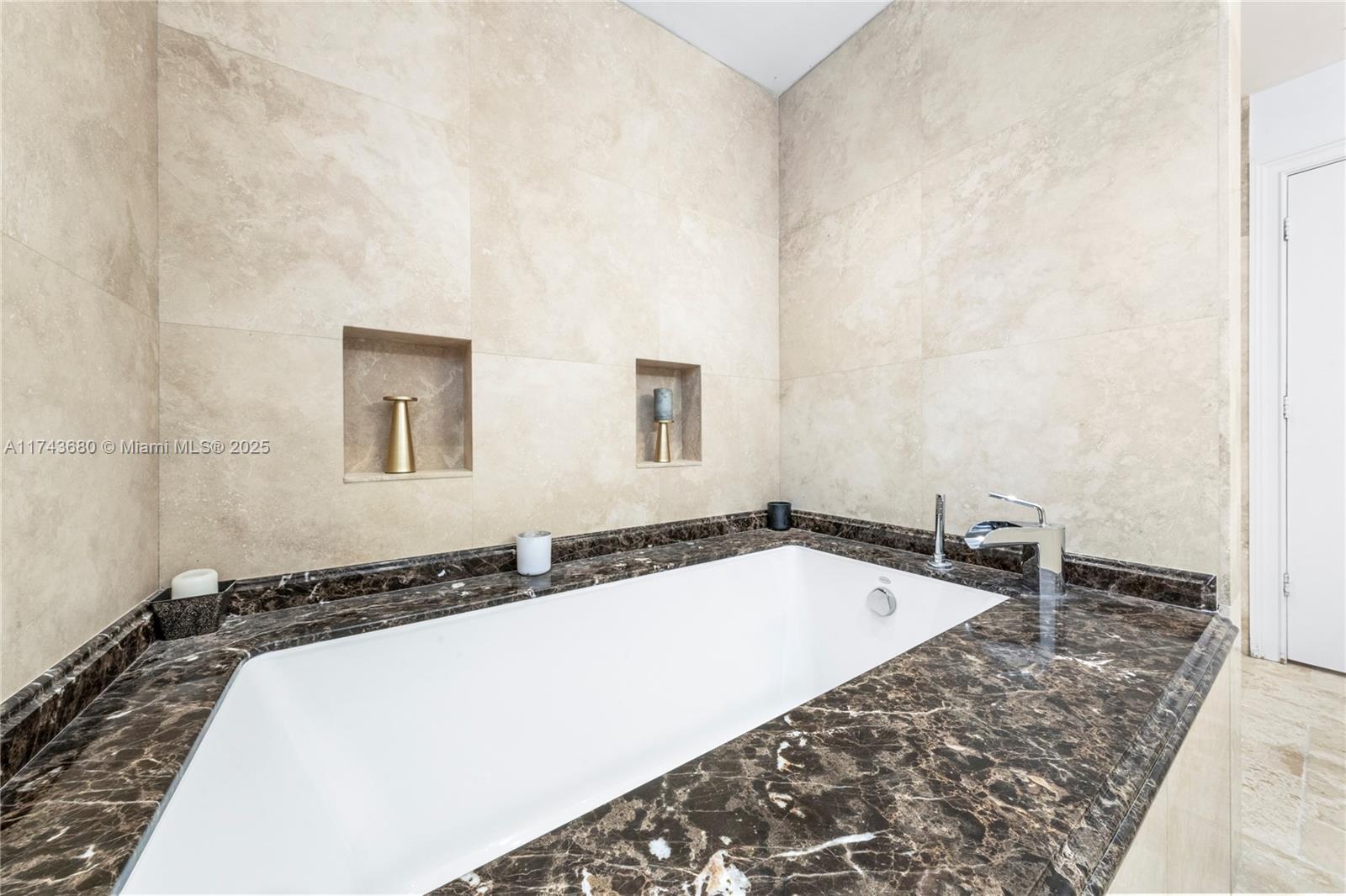 HOLLYWOOD GOLF ESTATES - Residential