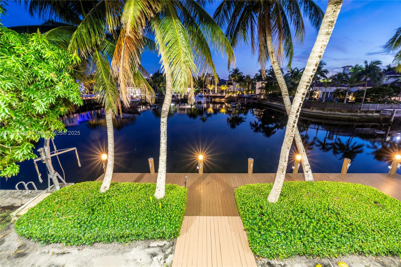 HOLLYWOOD GOLF ESTATES - Residential