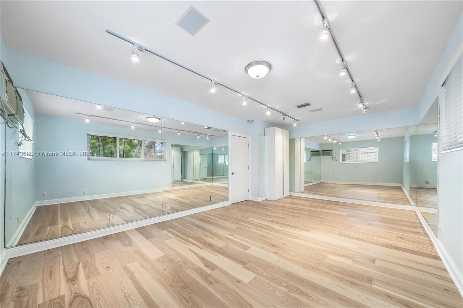 HOLLYWOOD GOLF ESTATES - Residential