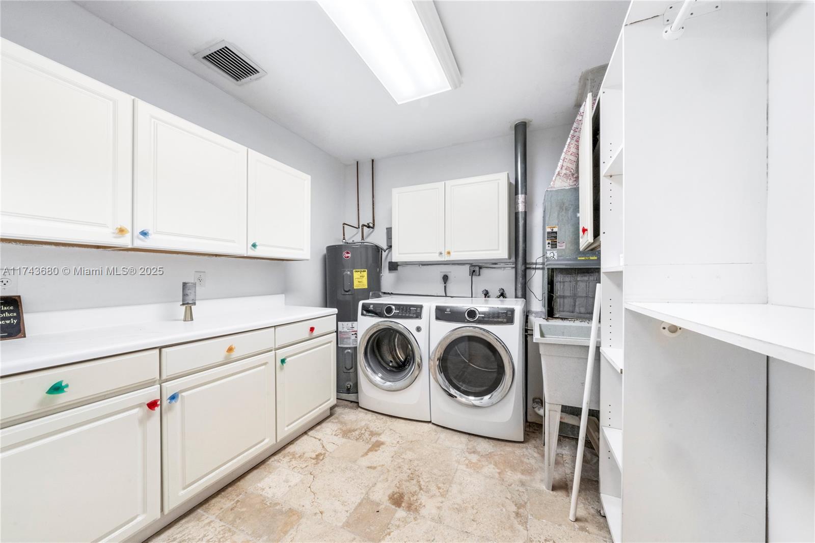 HOLLYWOOD GOLF ESTATES - Residential