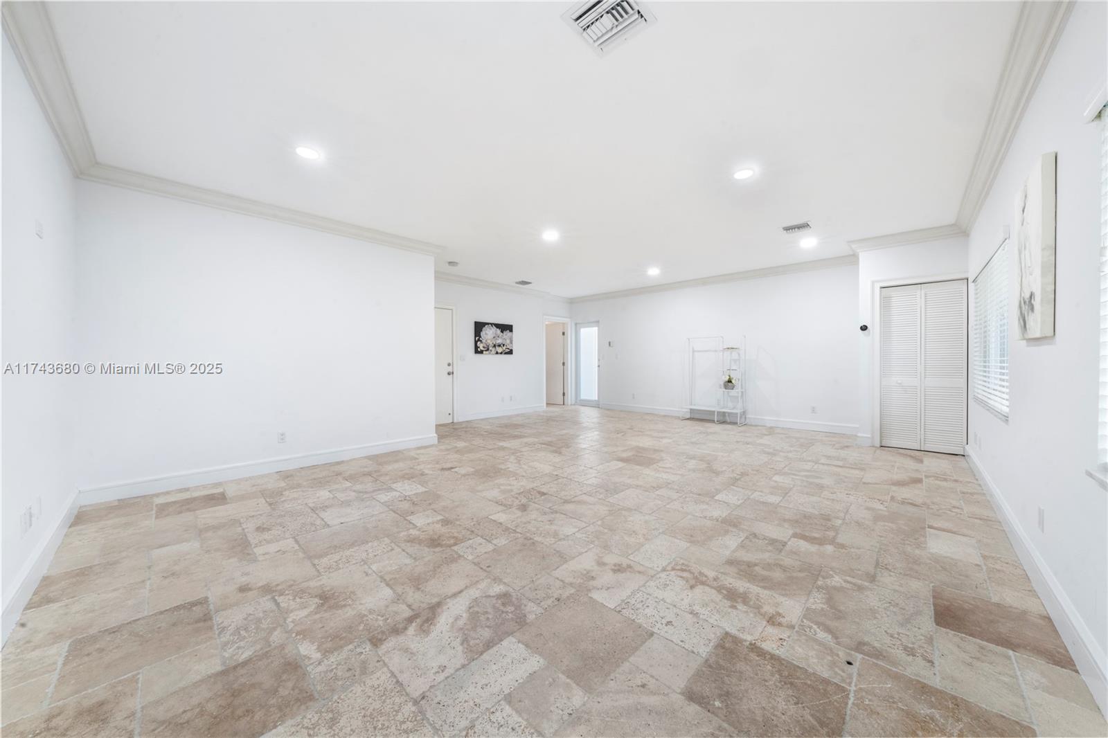 HOLLYWOOD GOLF ESTATES - Residential