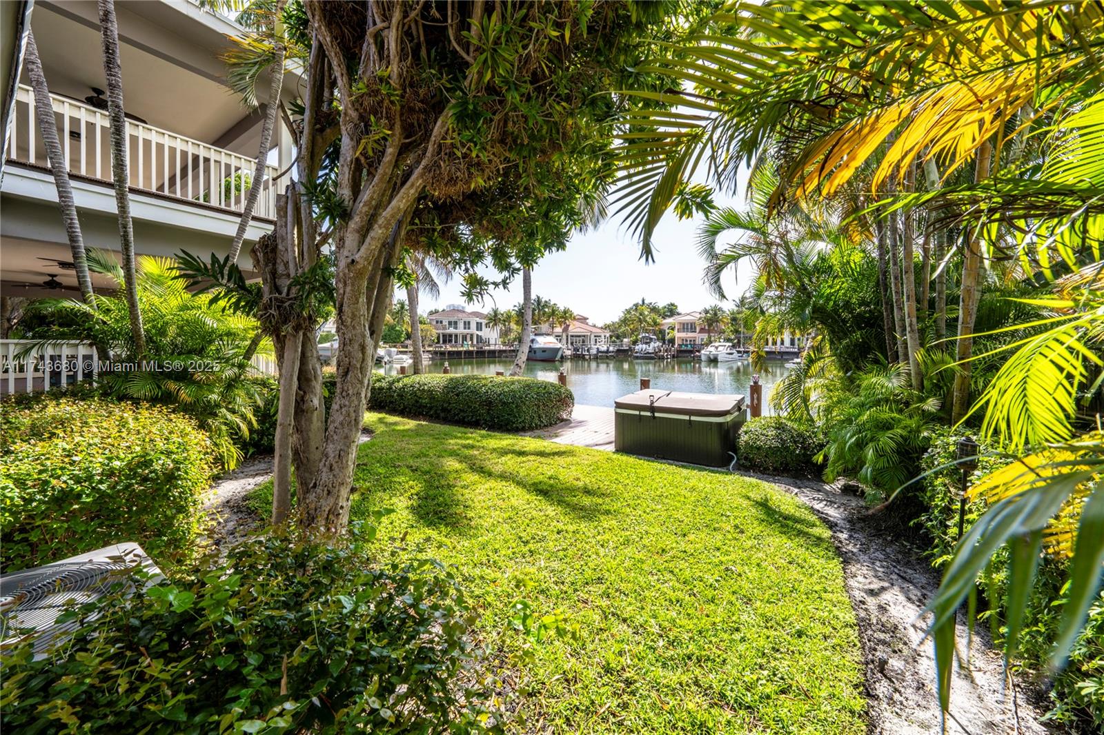 HOLLYWOOD GOLF ESTATES - Residential