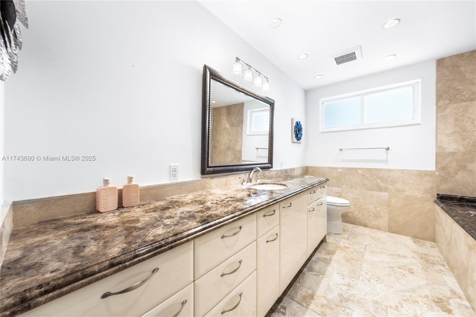 HOLLYWOOD GOLF ESTATES - Residential