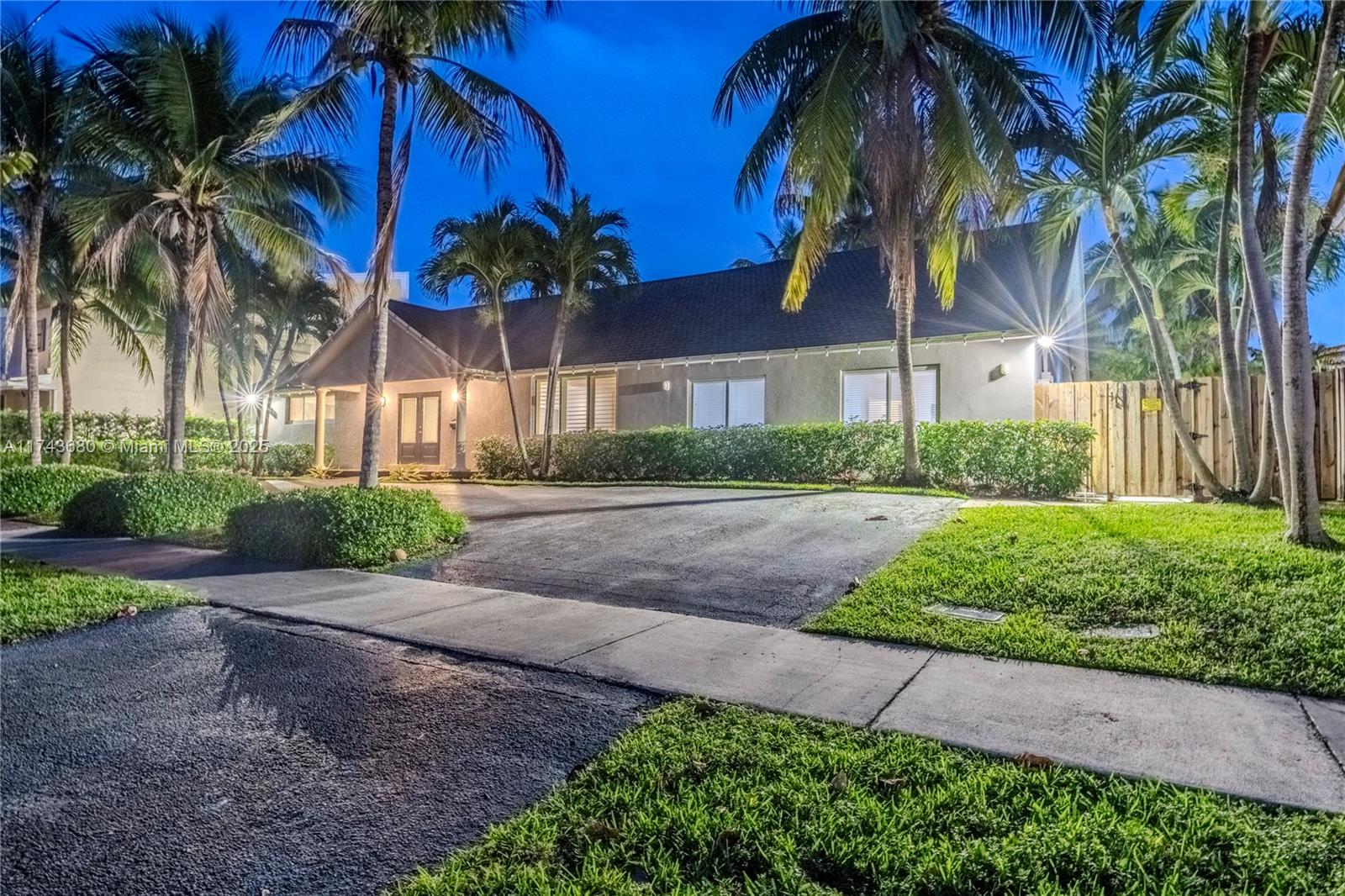 HOLLYWOOD GOLF ESTATES - Residential