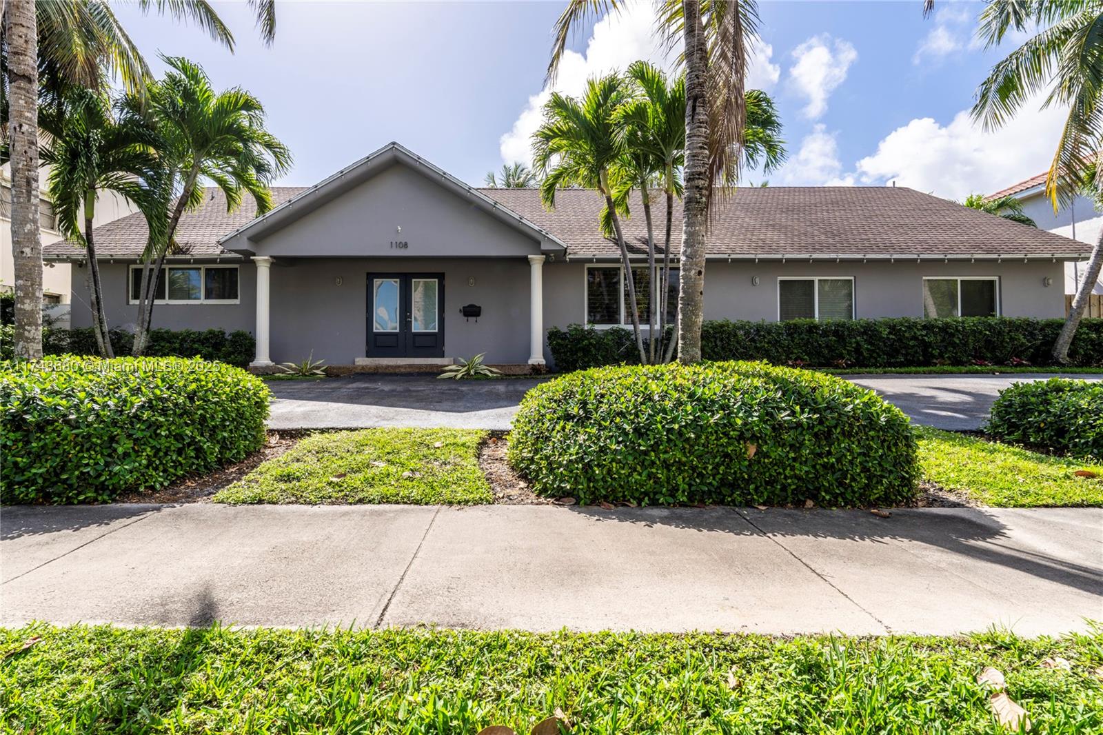 HOLLYWOOD GOLF ESTATES - Residential