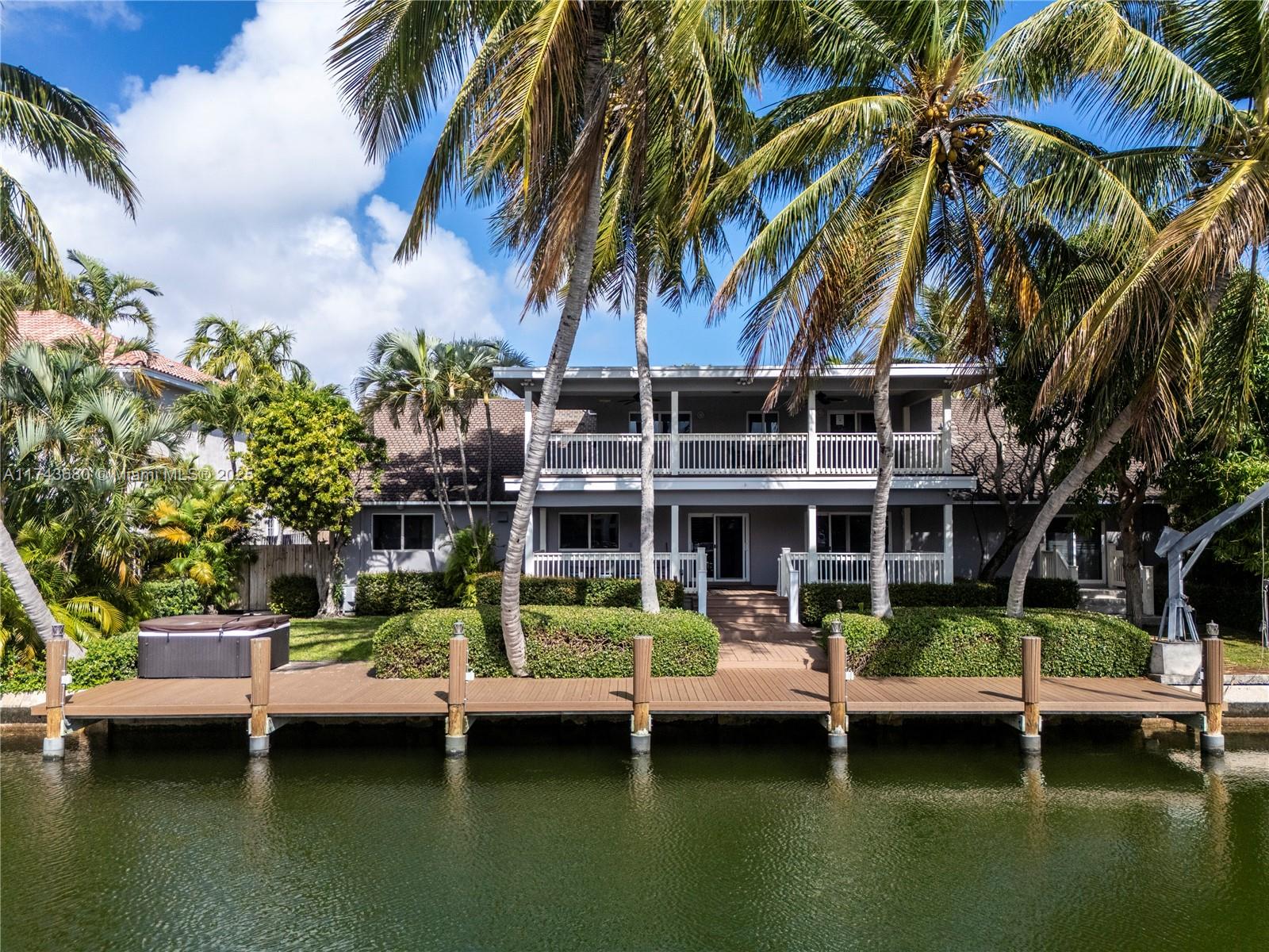 HOLLYWOOD GOLF ESTATES - Residential