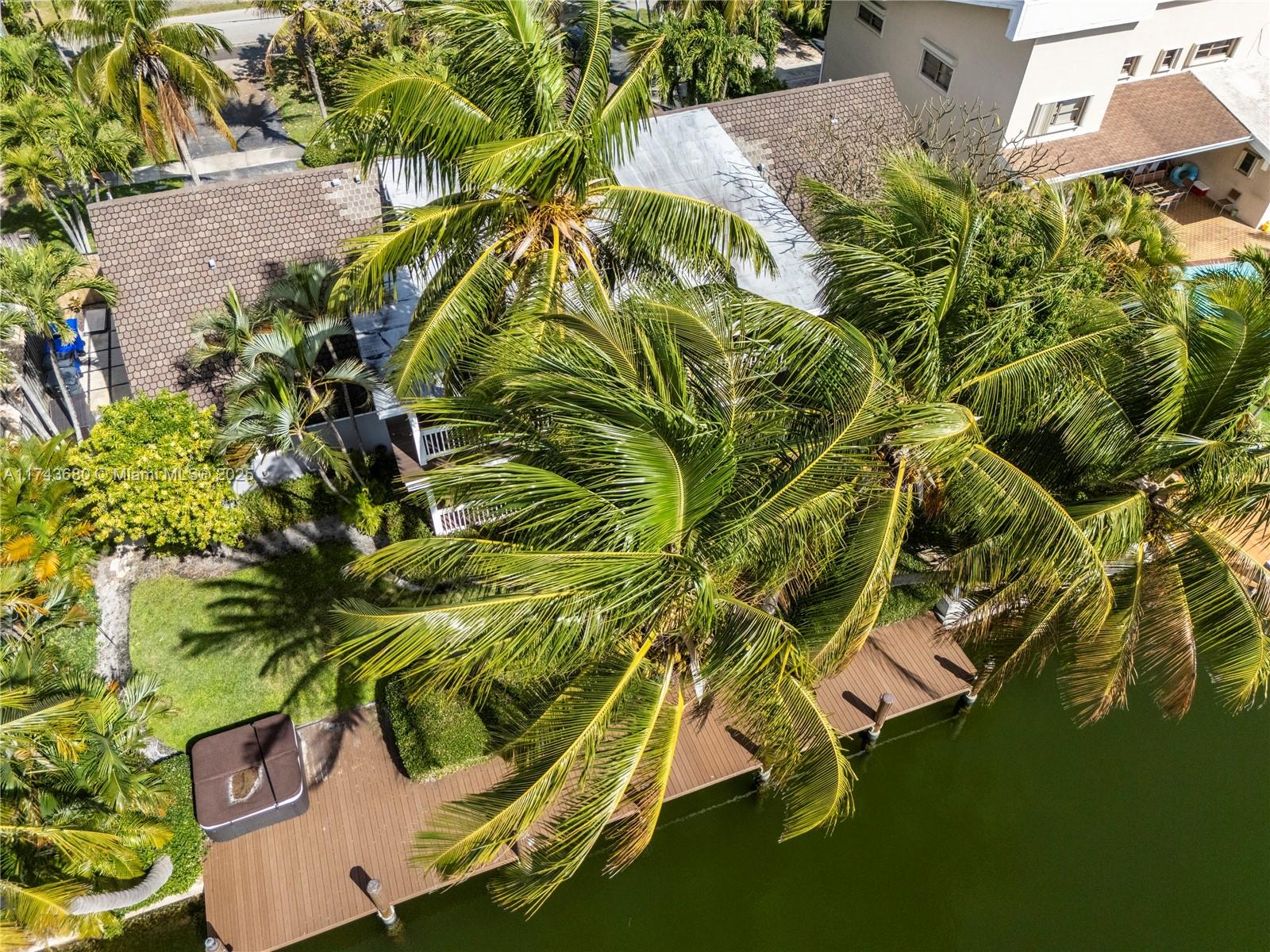 HOLLYWOOD GOLF ESTATES - Residential