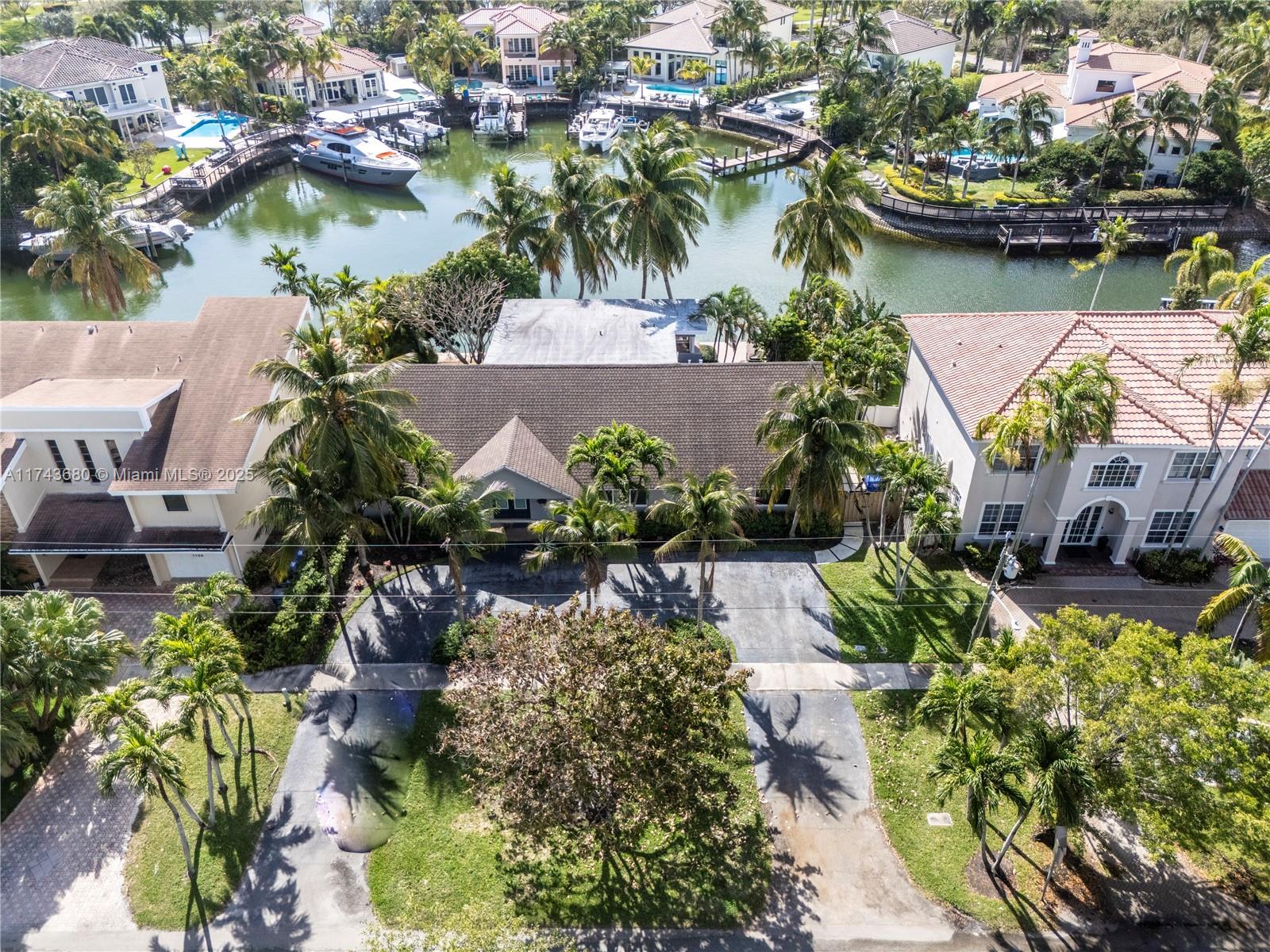 HOLLYWOOD GOLF ESTATES - Residential