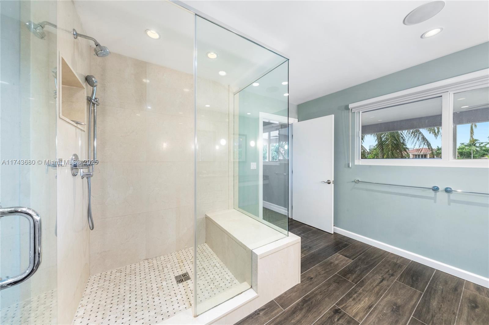 HOLLYWOOD GOLF ESTATES - Residential