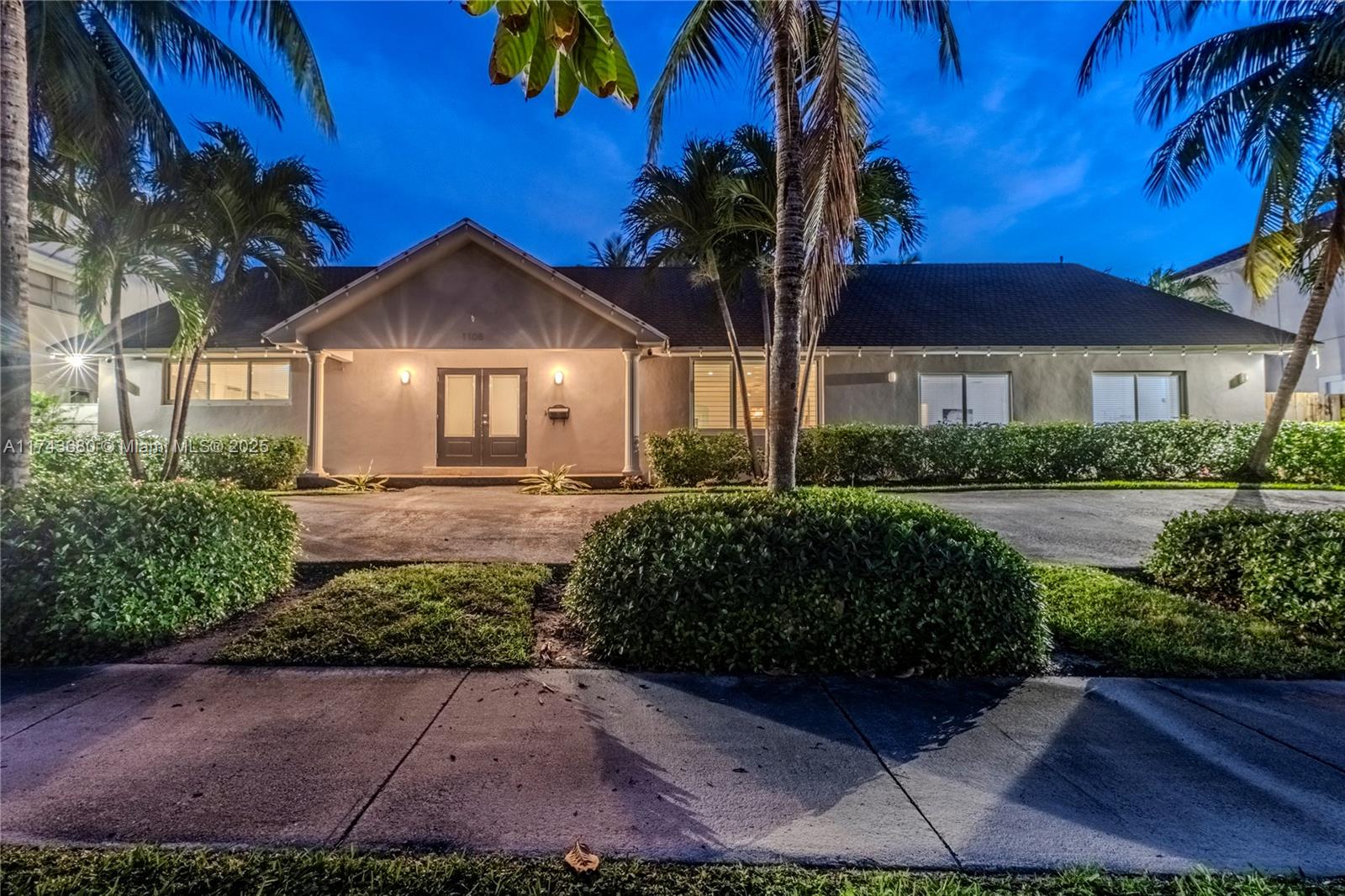 HOLLYWOOD GOLF ESTATES - Residential