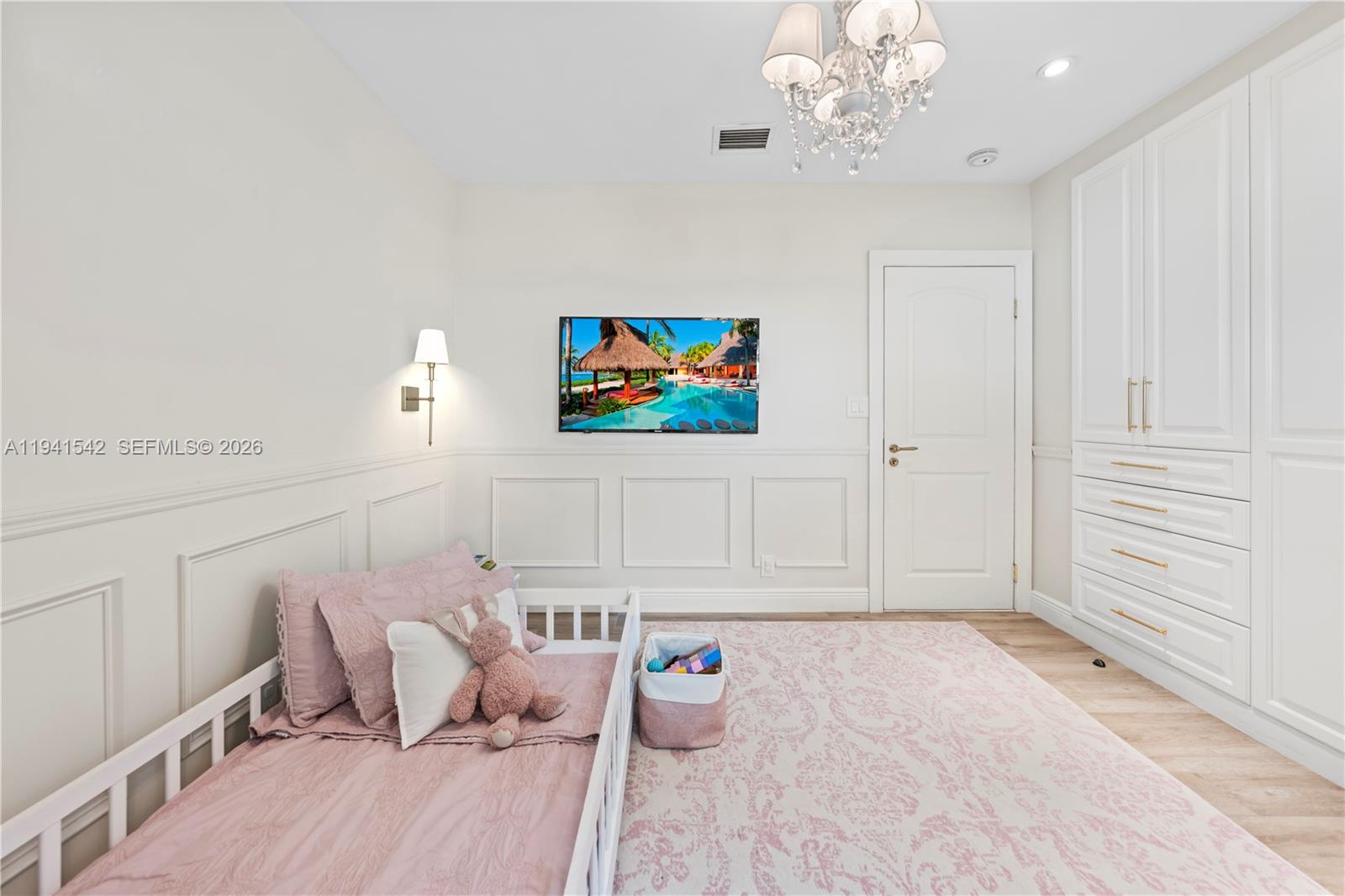 HOLLYWOOD LAKES SECTION - Residential