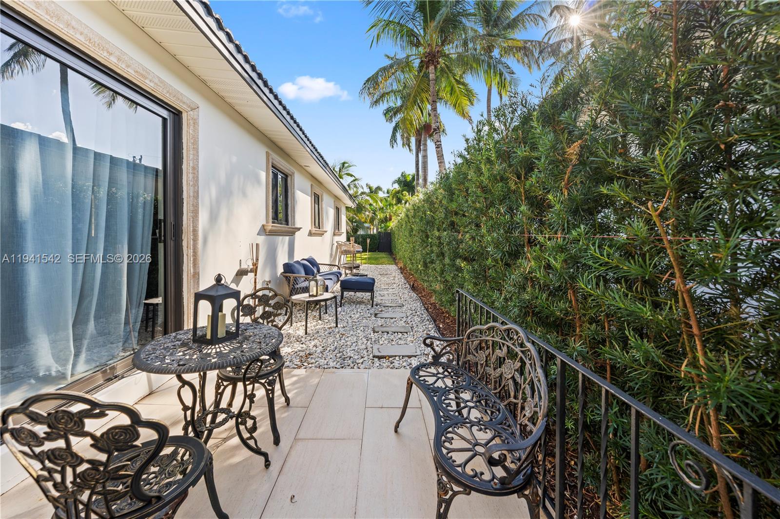 HOLLYWOOD LAKES SECTION - Residential