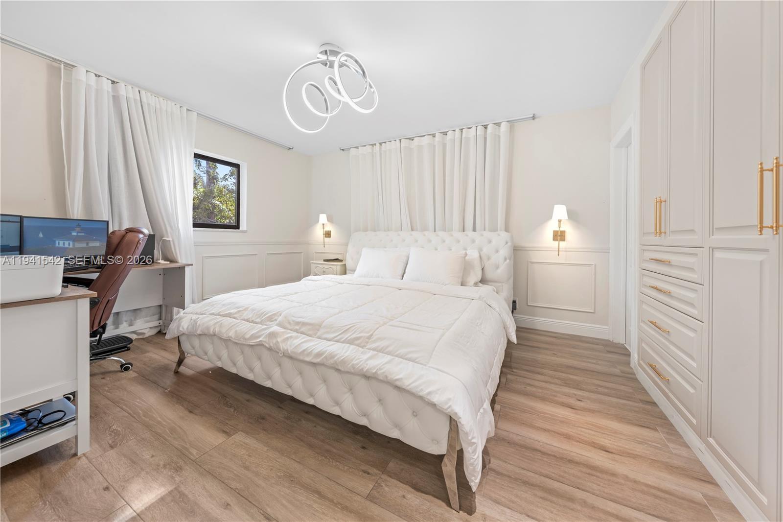 HOLLYWOOD LAKES SECTION - Residential