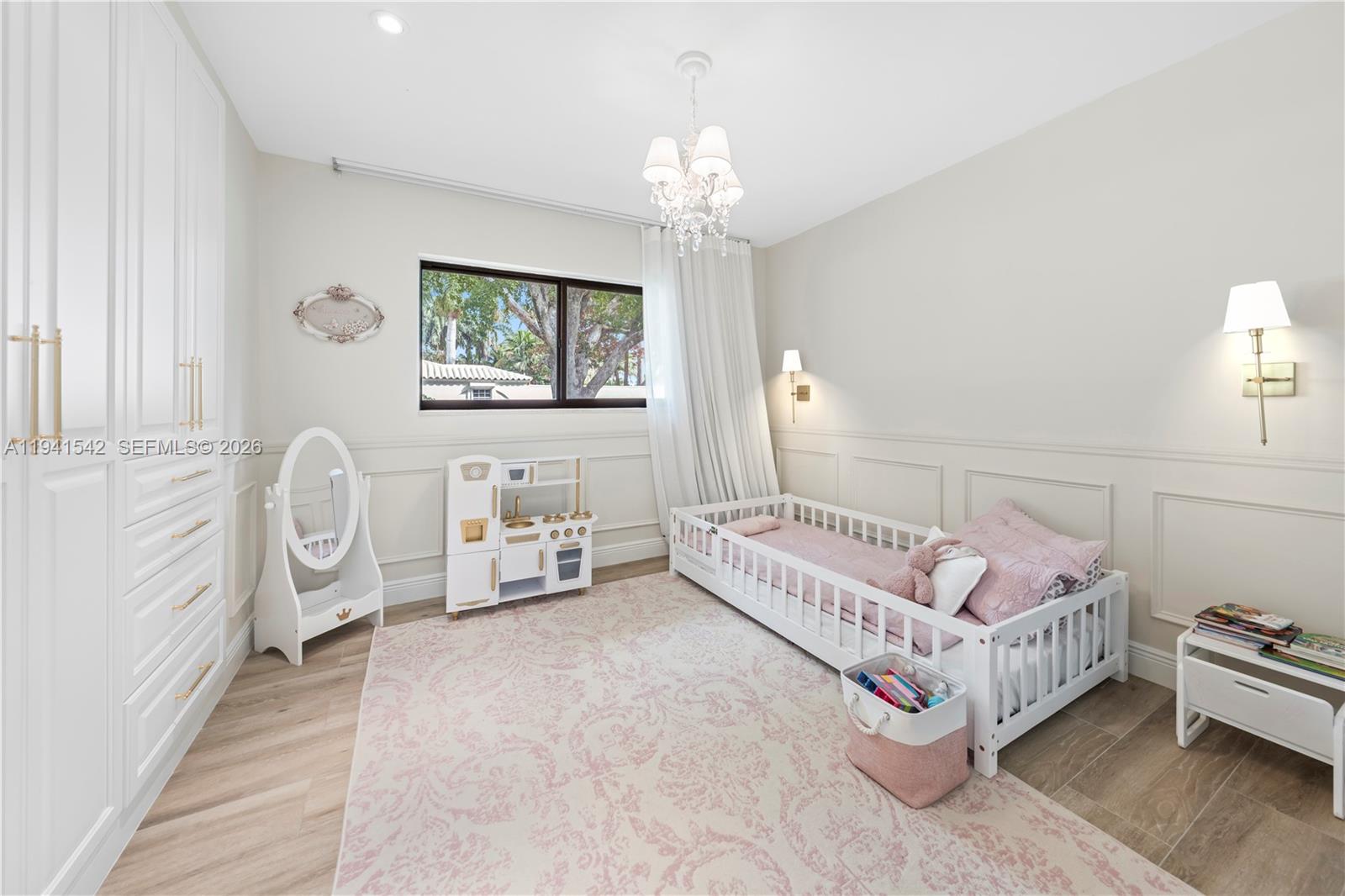 HOLLYWOOD LAKES SECTION - Residential