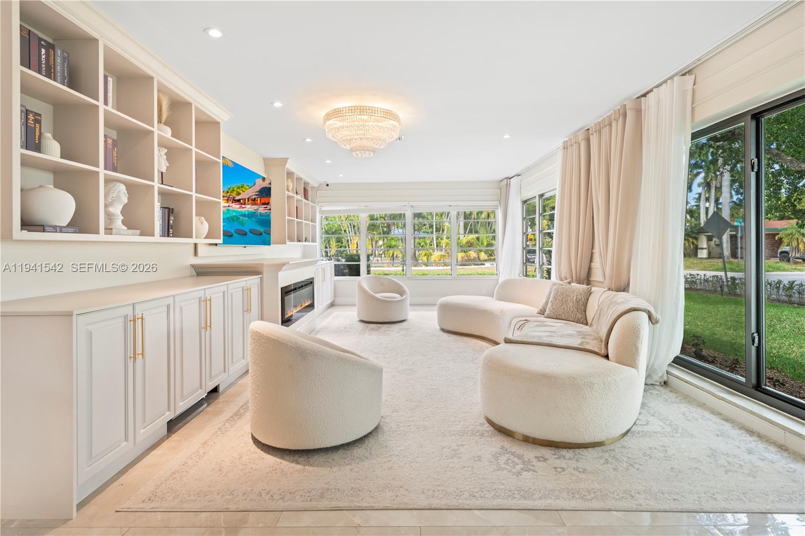 HOLLYWOOD LAKES SECTION - Residential