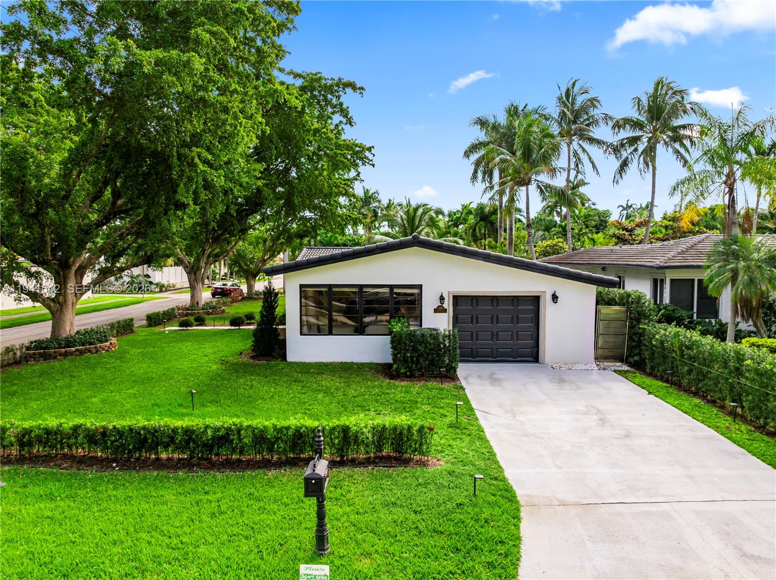 HOLLYWOOD LAKES SECTION - Residential