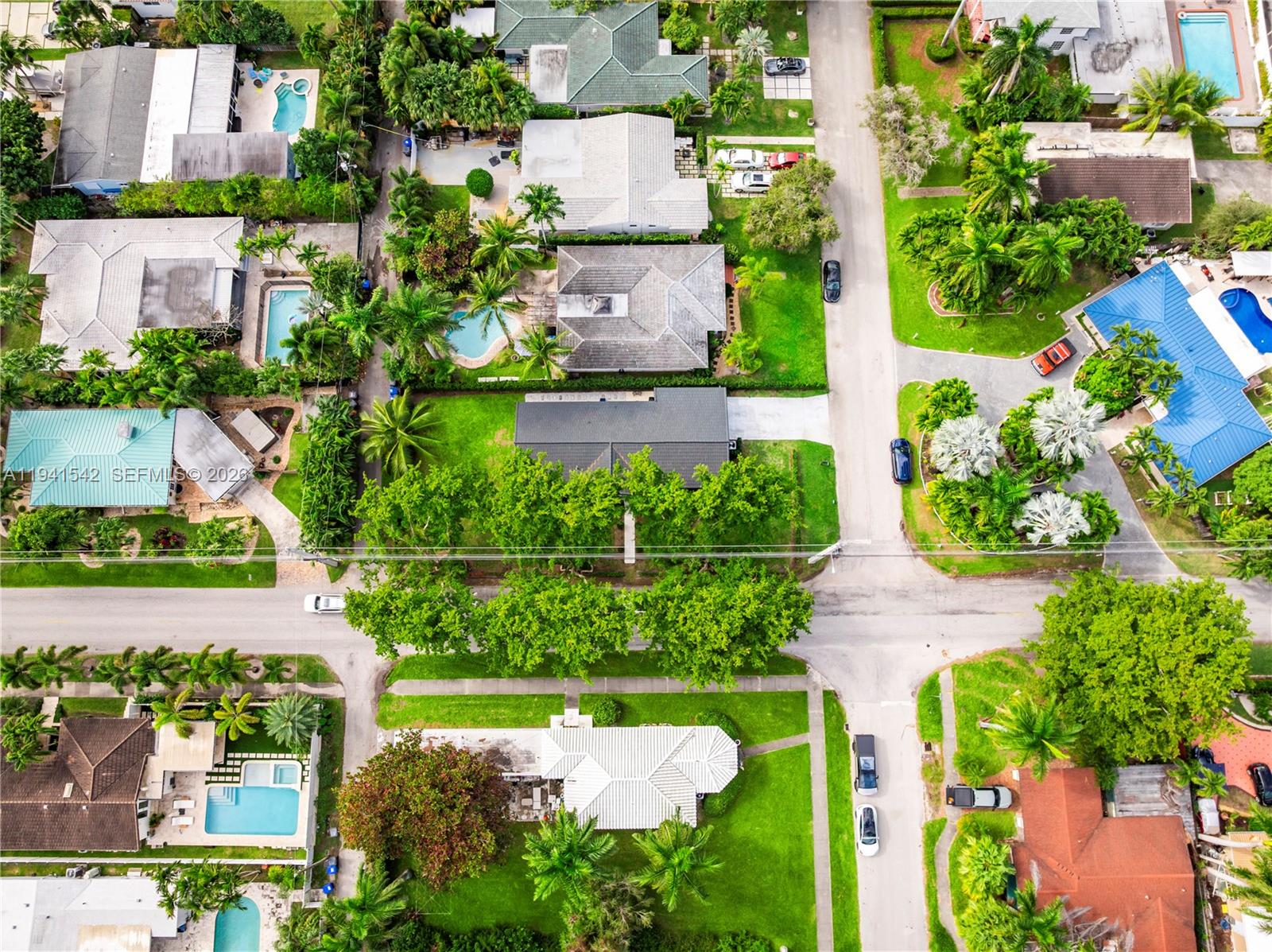 HOLLYWOOD LAKES SECTION - Residential