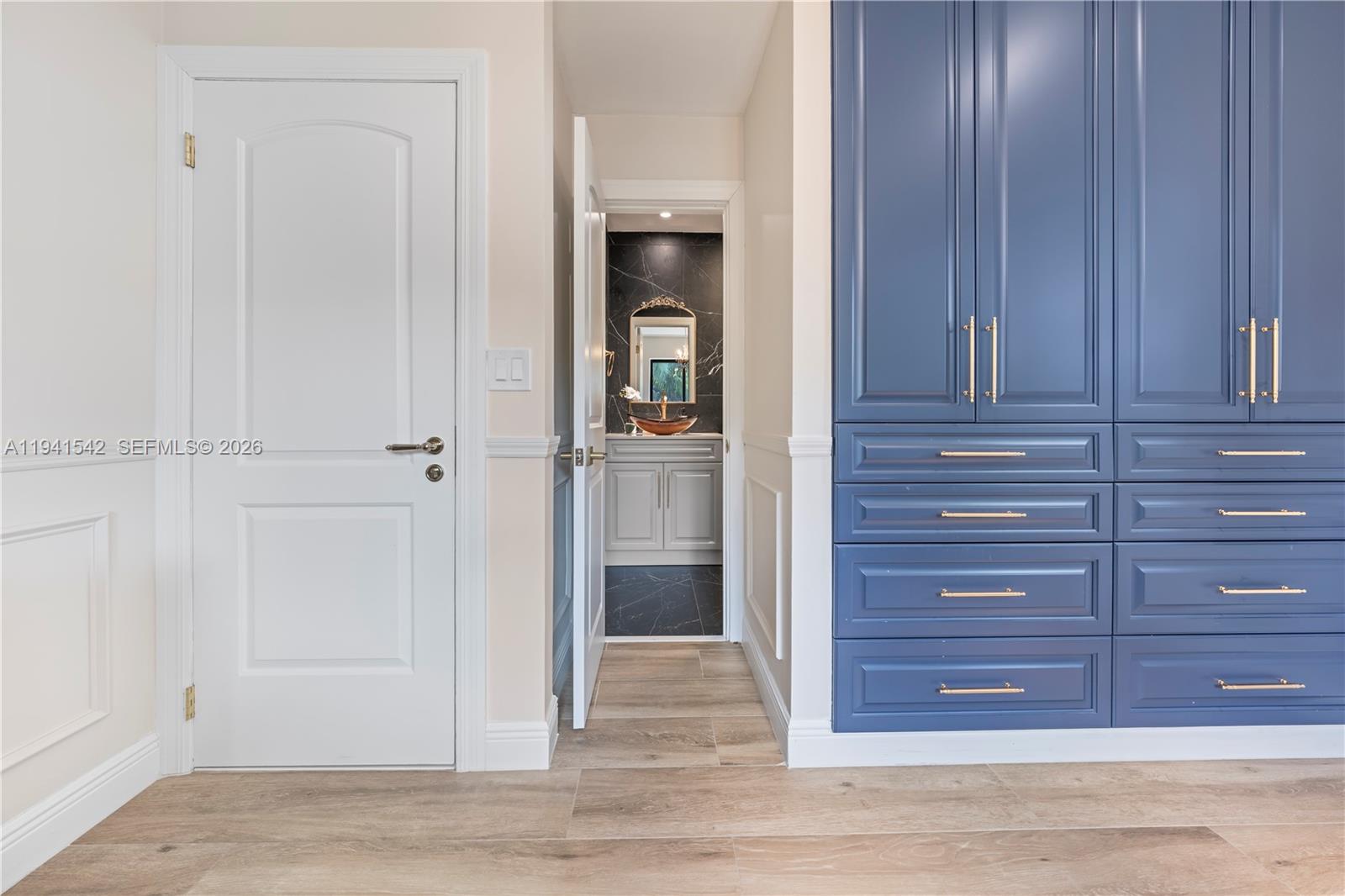 HOLLYWOOD LAKES SECTION - Residential