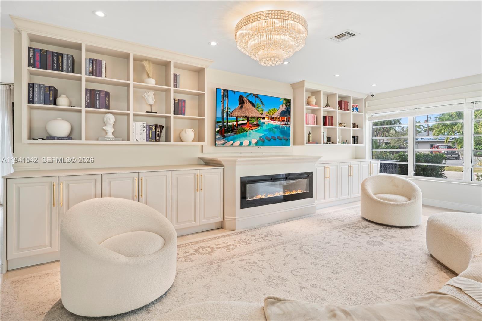 HOLLYWOOD LAKES SECTION - Residential