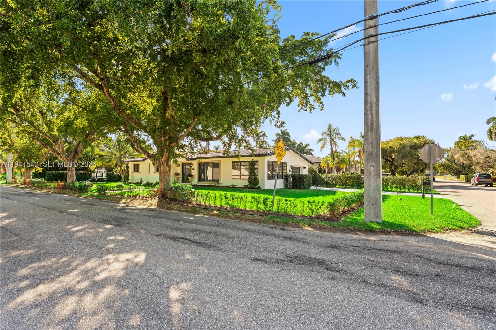 HOLLYWOOD LAKES SECTION - Residential