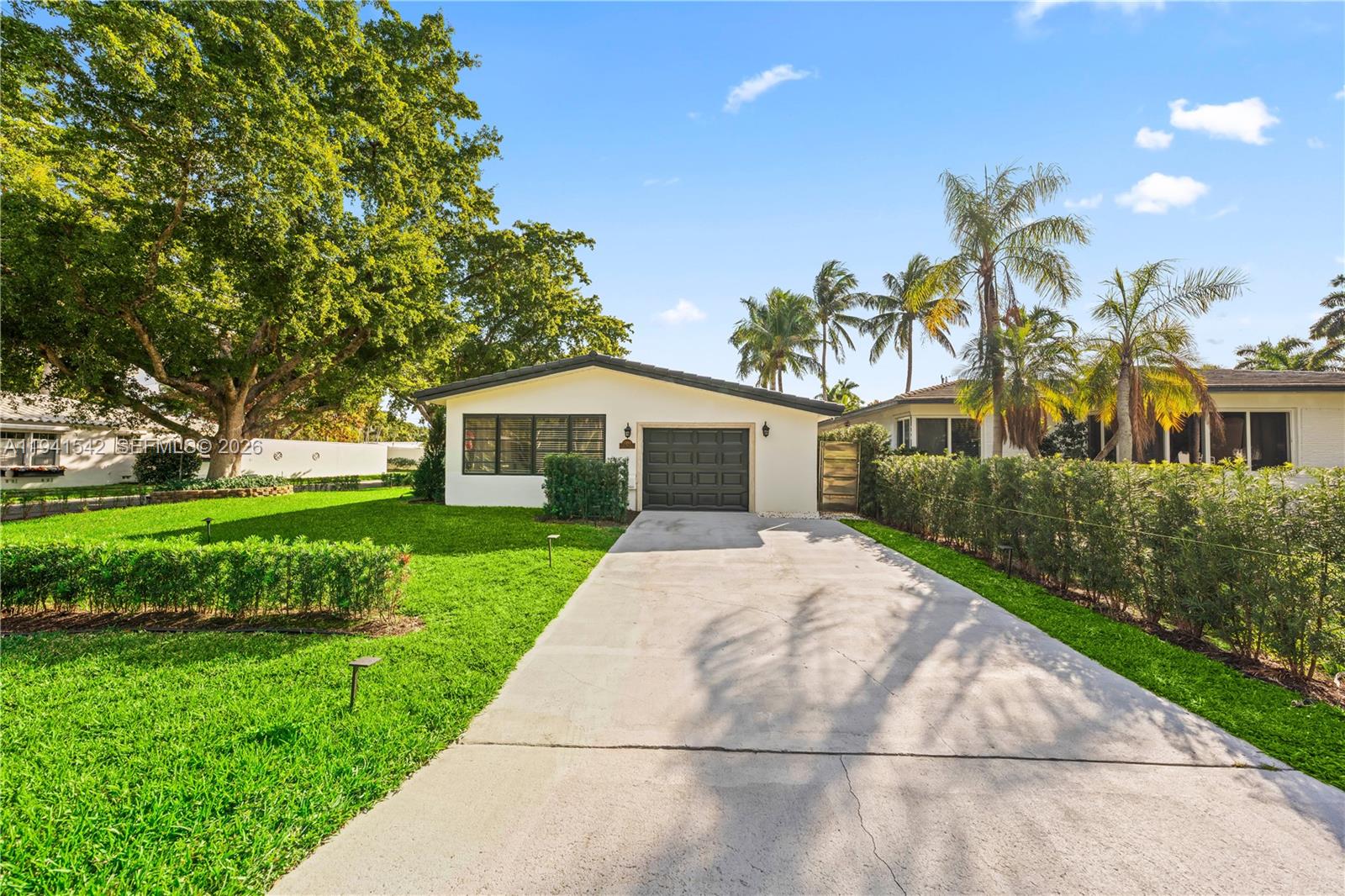 HOLLYWOOD LAKES SECTION - Residential