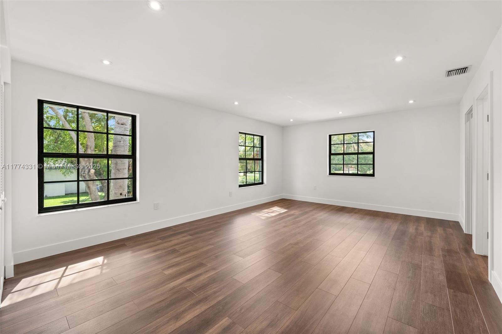CORAL GABLES RIVIERA SEC - Residential