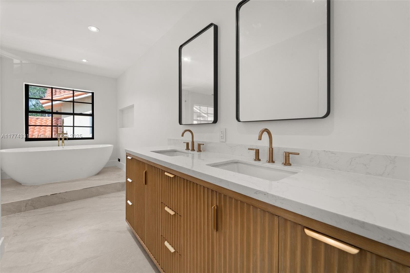 CORAL GABLES RIVIERA SEC - Residential
