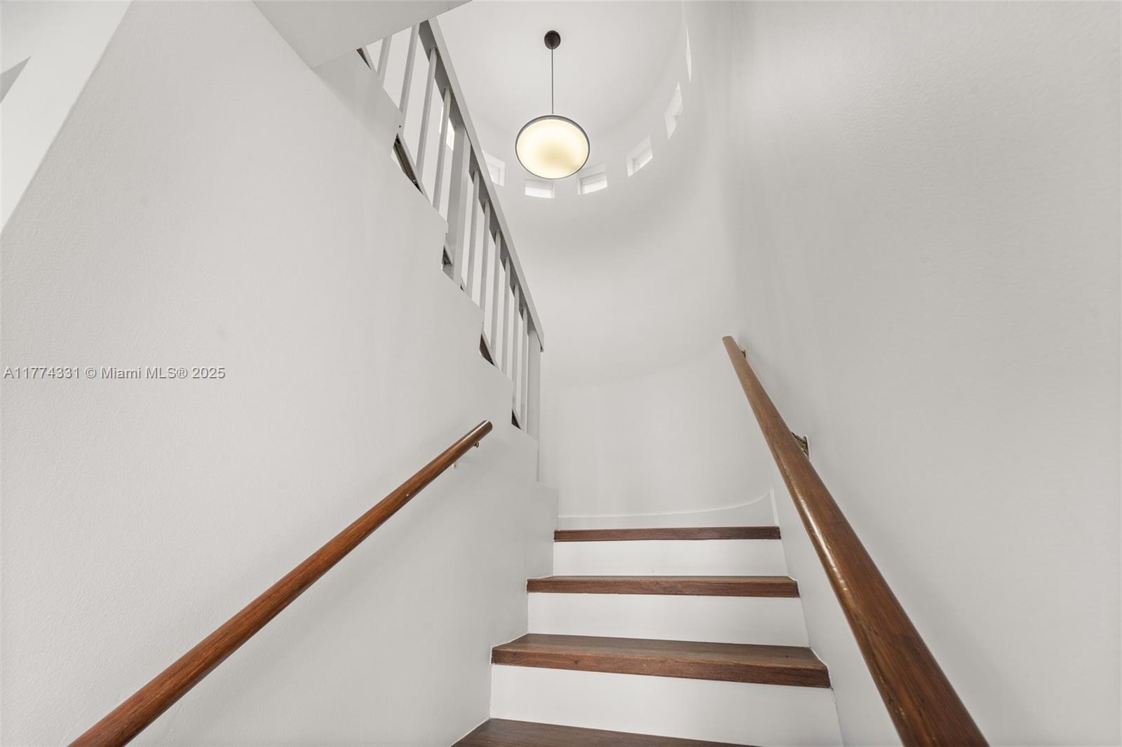 CORAL GABLES RIVIERA SEC - Residential