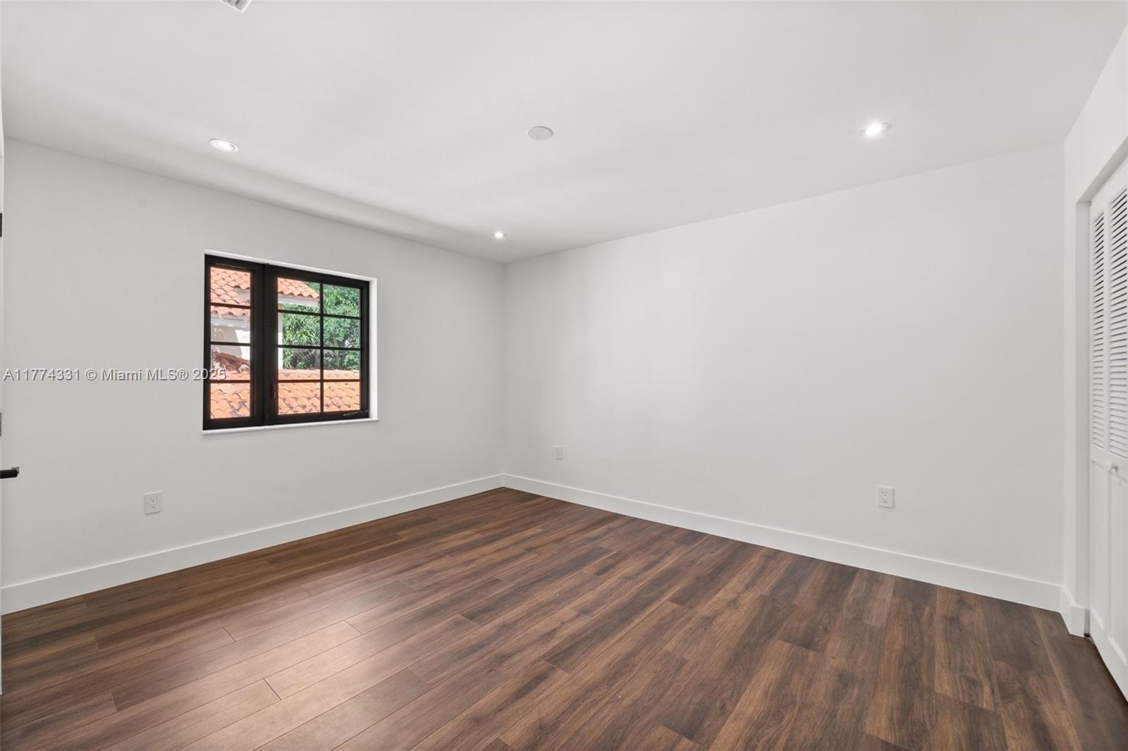 CORAL GABLES RIVIERA SEC - Residential