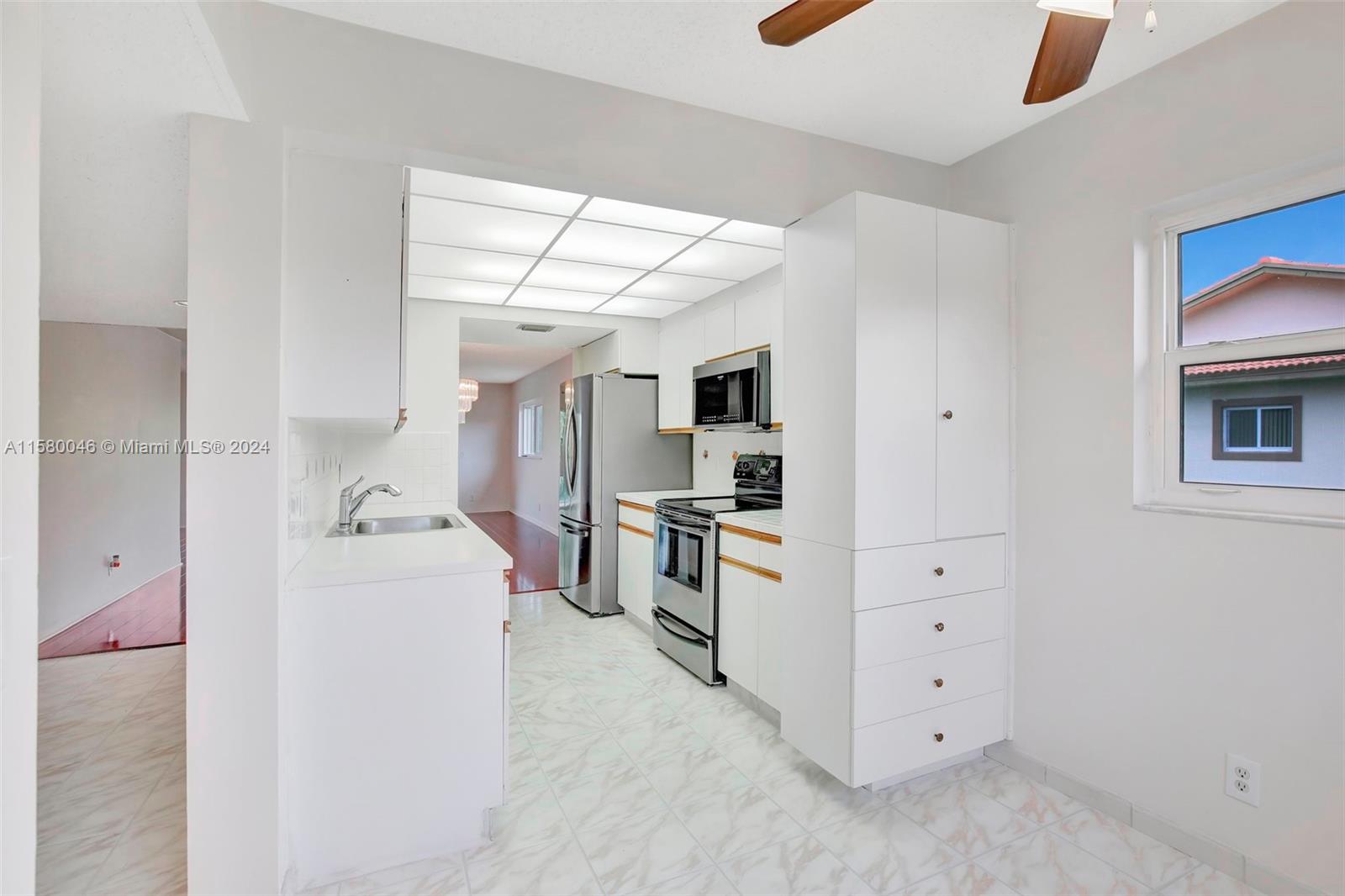 Property for Sale at 1200 Sw 125th Ave 415L, Pembroke Pines, Miami-Dade County, Florida - Bedrooms: 2 
Bathrooms: 2  - $299,000