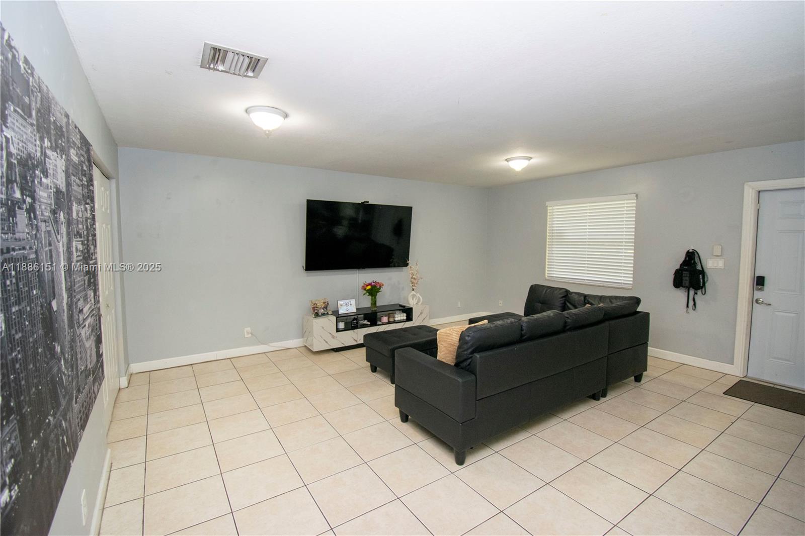 HOLLYWOOD PARK - Residential Lease