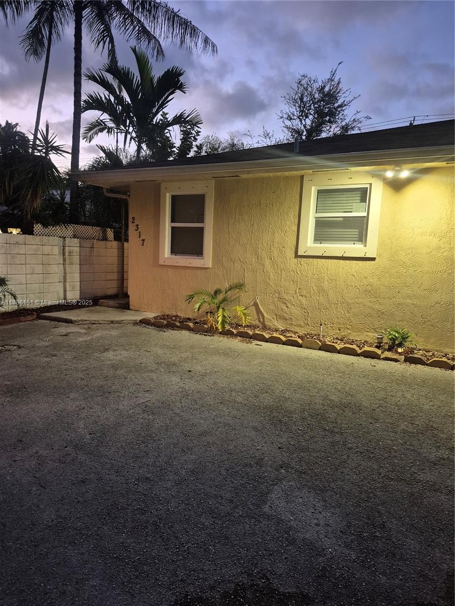 HOLLYWOOD PARK - Residential Lease