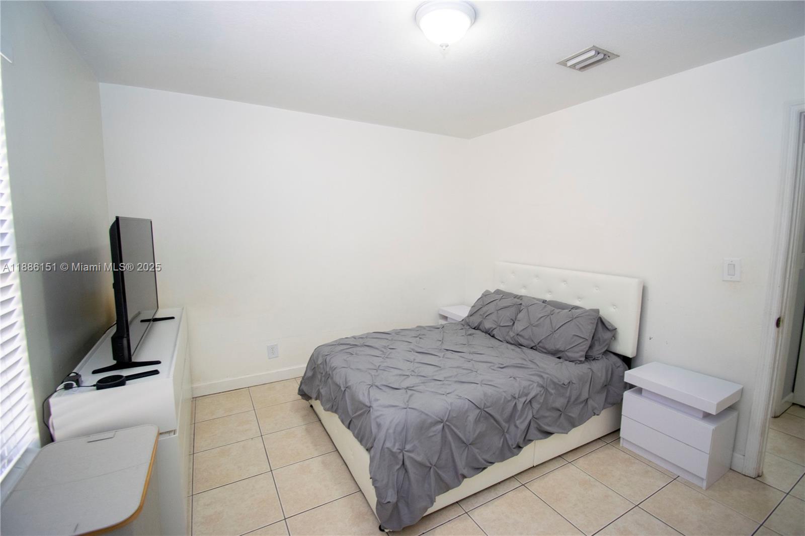 HOLLYWOOD PARK - Residential Lease