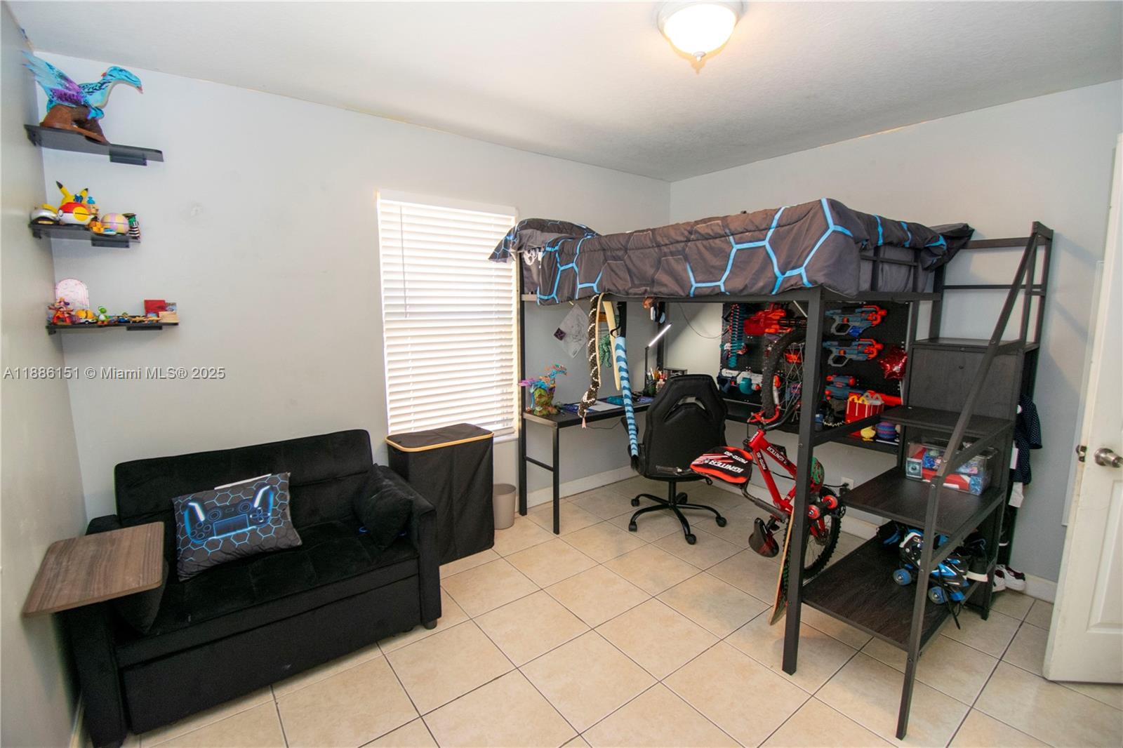 HOLLYWOOD PARK - Residential Lease