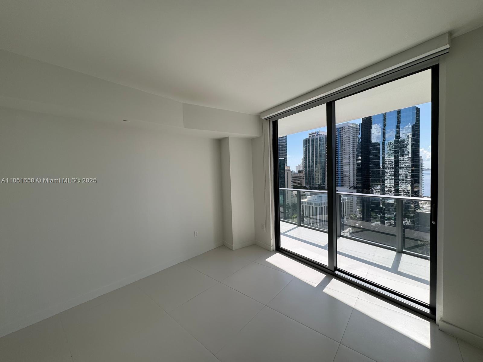 Beautiful, bright & spacious Bayview apartment located in the heart of Edgewater. 1 bedroom 2 bathrooms. Amazing amenities such as gym, spinning room, spa, virtual golf room, bowling lane, wine room, cigar room, etc