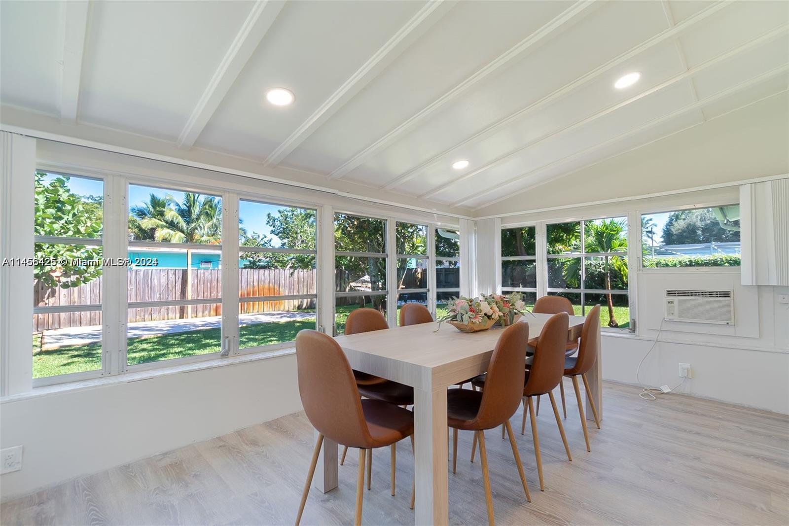 NORTH PALM BEACH VILLAGE - Residential Lease