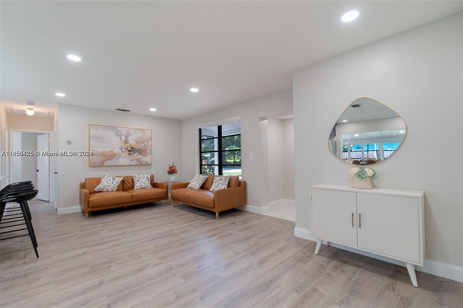 NORTH PALM BEACH VILLAGE - Residential Lease