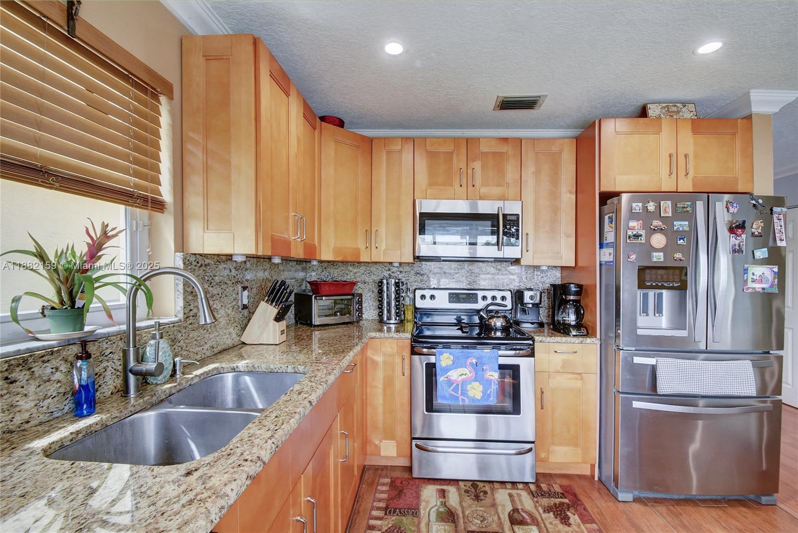 CORAL BAY REPLAT SECTION - Residential Lease