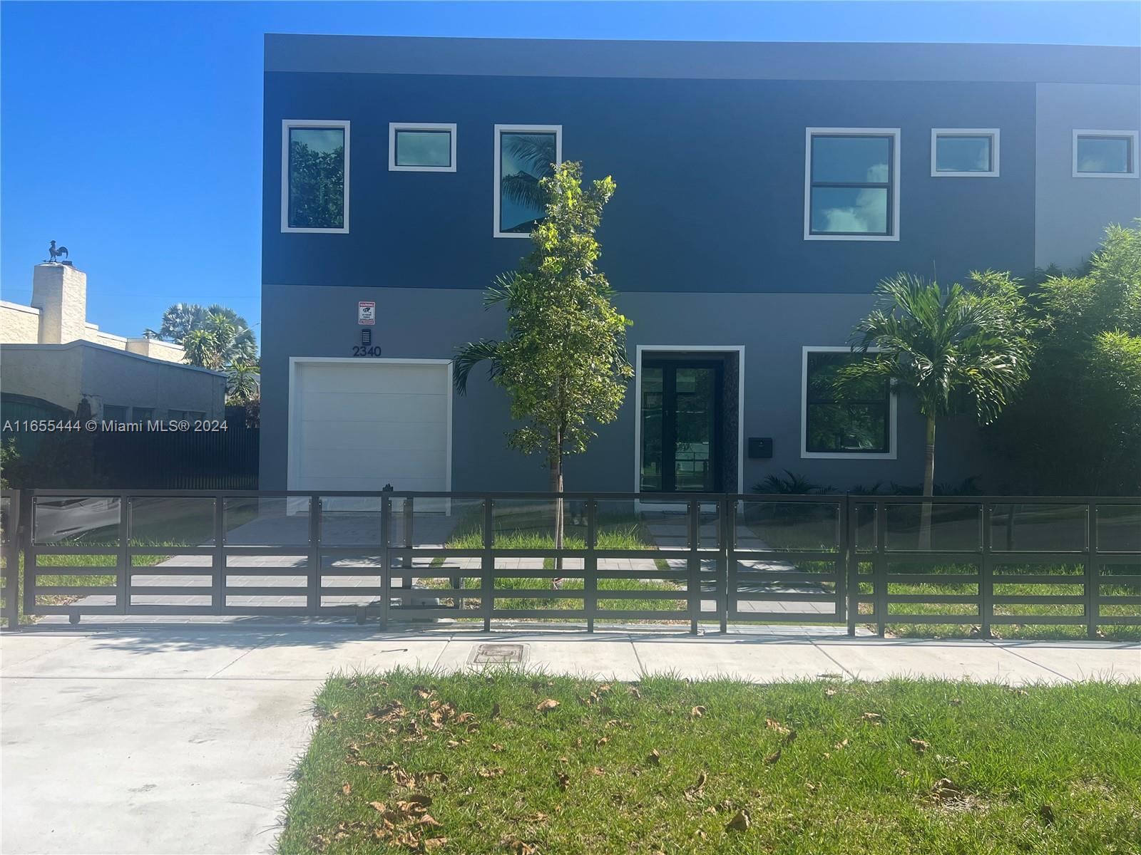 View Miami, FL 33145 townhome