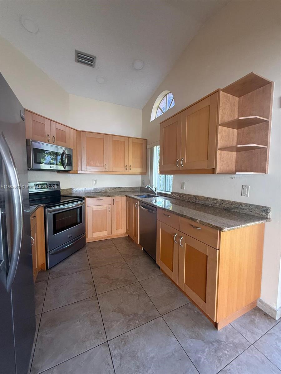 COUNTRY ISLES GARDEN HOMES - Residential