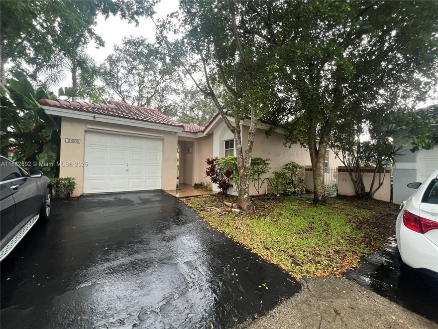 VERY NICE AND WELL MAINTAIN 3 BEDROOMS, 2 BATHS ONE CAR GARAGE HOME IN A VERY DESIRABLE WESTON NEIGHBORHOOD. CENTRALLY LOCATE CLOSE TO SCHOOLS, SHOPPING, RESTAURANTS AND MANY MORE AMMENITIES. HOMES IN THIS AREA SELL FAST SO SCHEDULE YOUR SHOWING BEFORE IT IS TOO LATE.
