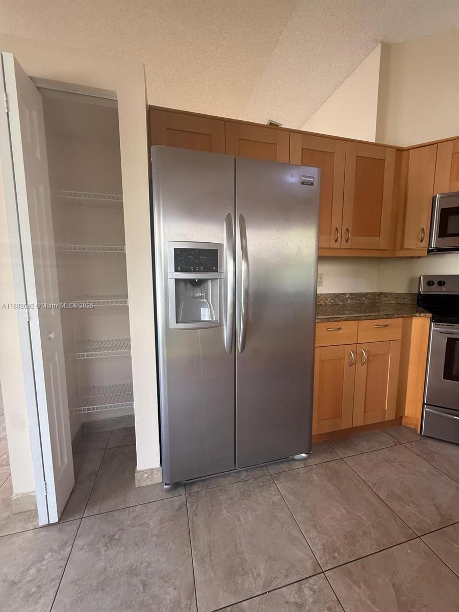 COUNTRY ISLES GARDEN HOMES - Residential