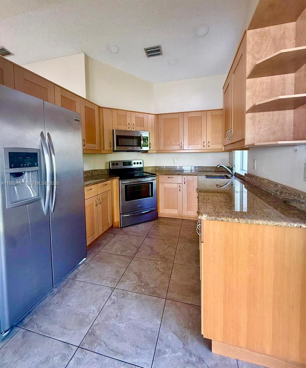 COUNTRY ISLES GARDEN HOMES - Residential