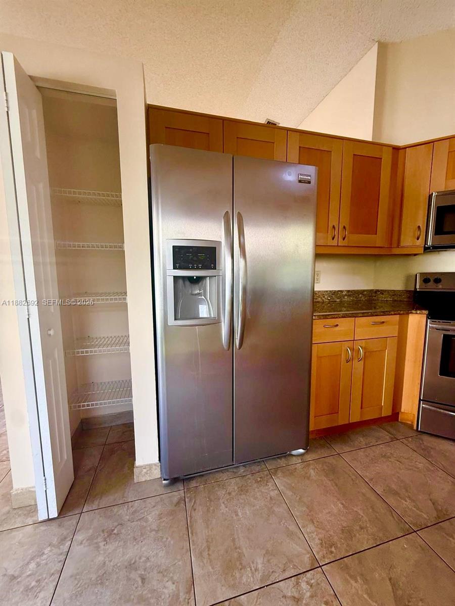 COUNTRY ISLES GARDEN HOMES - Residential