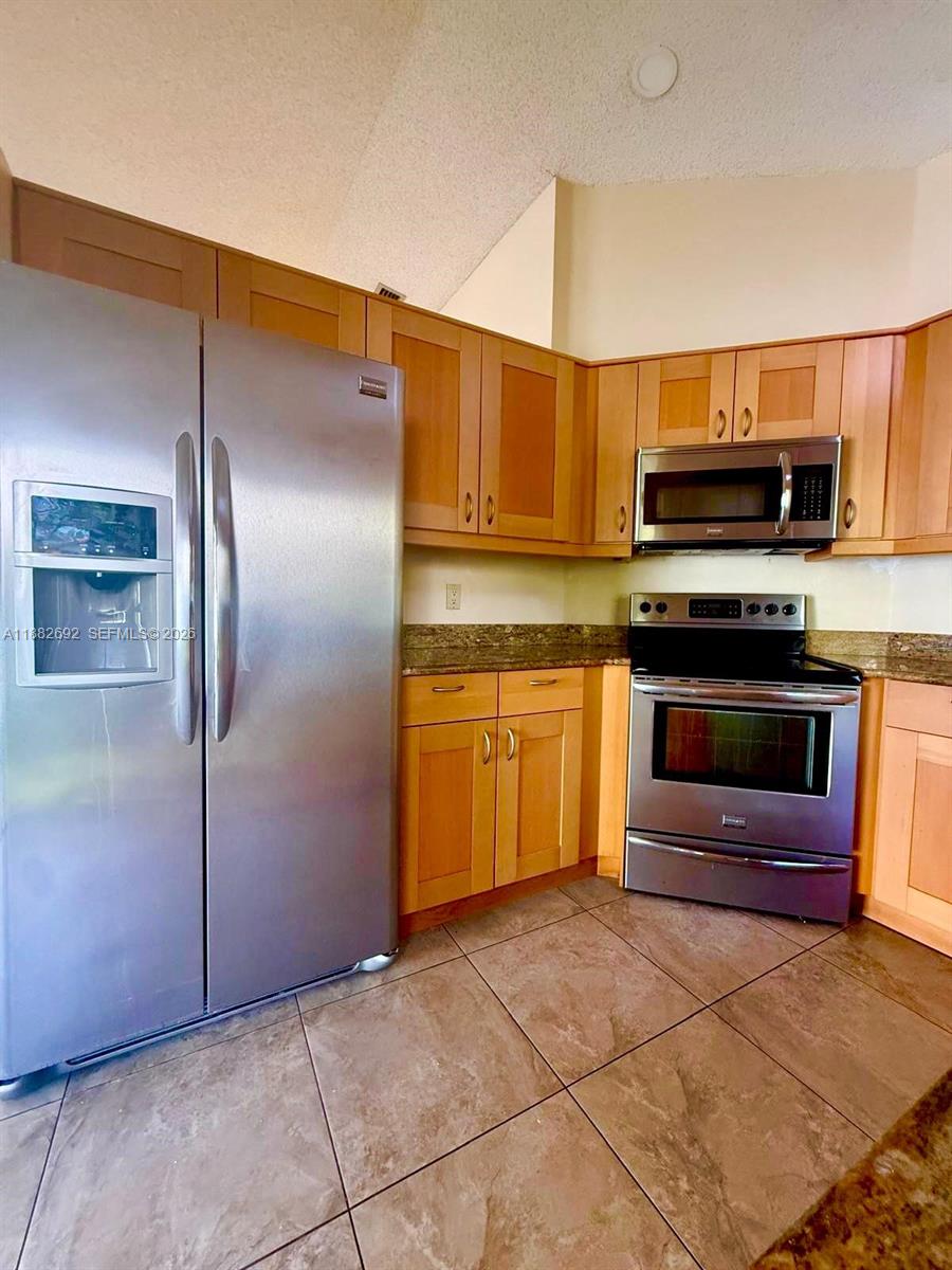 COUNTRY ISLES GARDEN HOMES - Residential