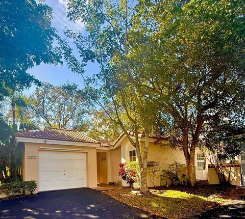 Photo of 1321 N Seagrape Circle, Weston, FL 33326 (MLS # A11882692)