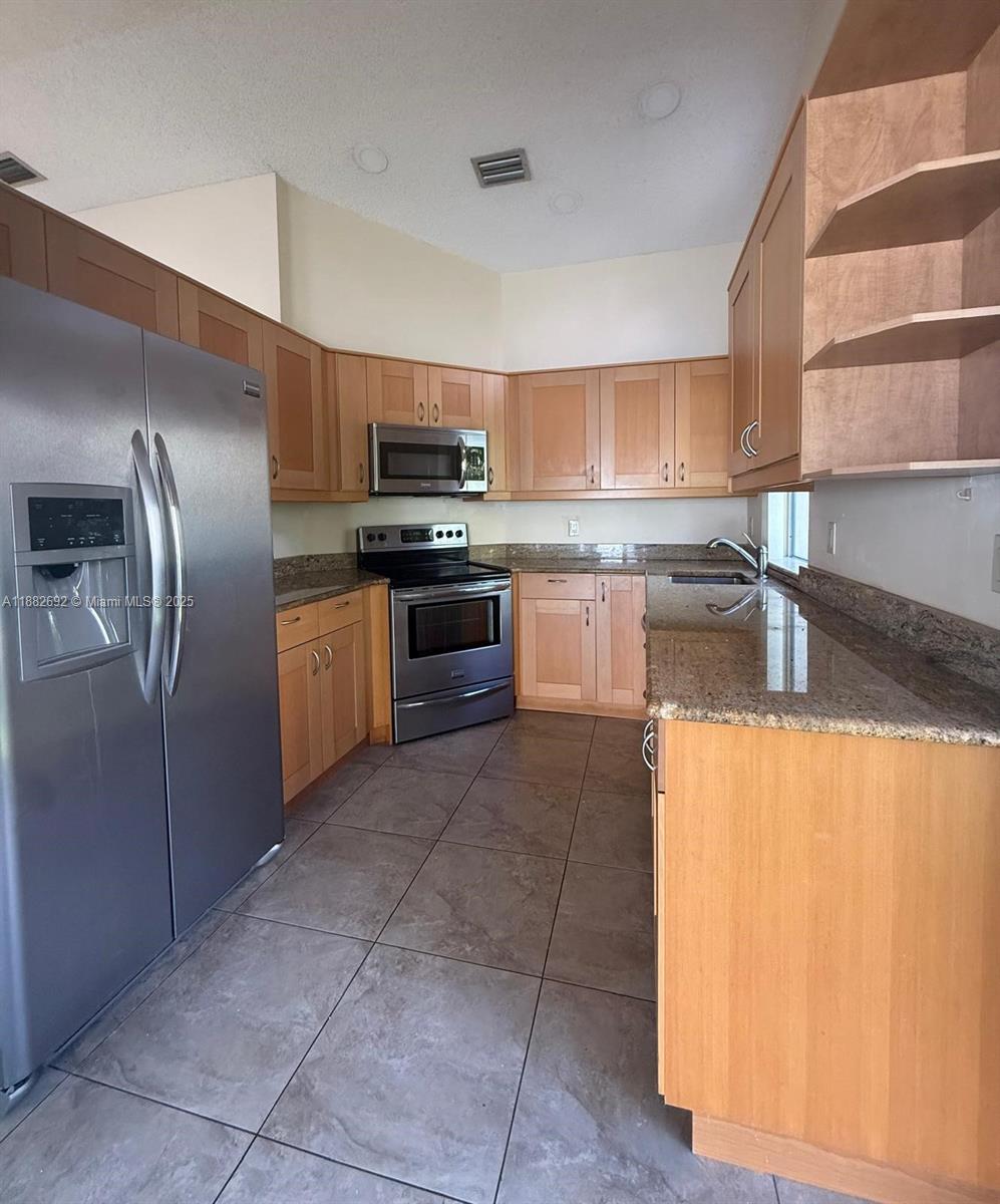 COUNTRY ISLES GARDEN HOMES - Residential